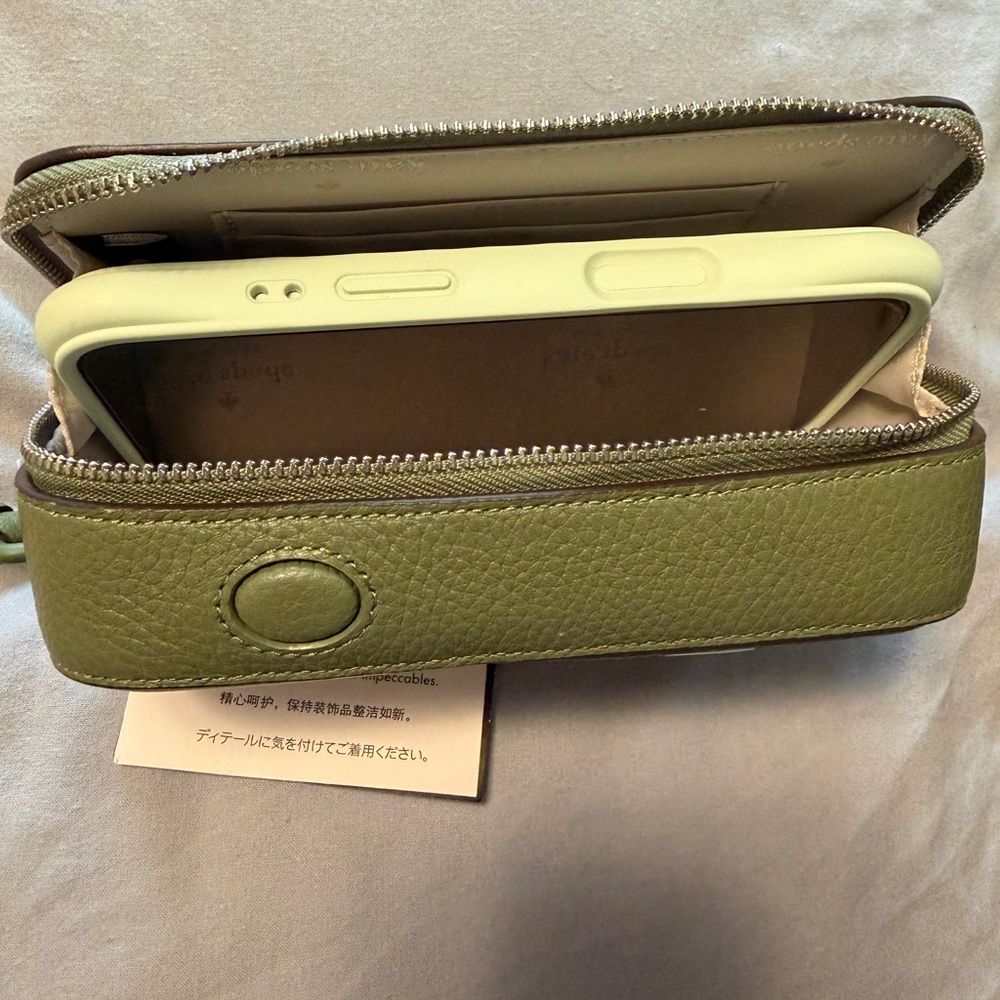 Kate Spade Green and White Camera Wristlet - Picture 6 of 6